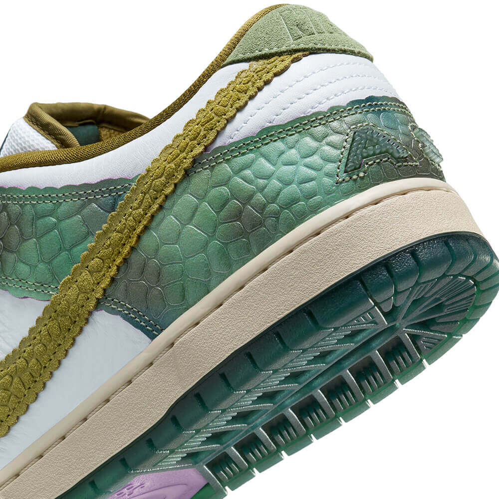 NIKE SB シューズ DUNK LOW PRO QS x "Alexis Sablone CHAMELEON" HJ3386-300 10