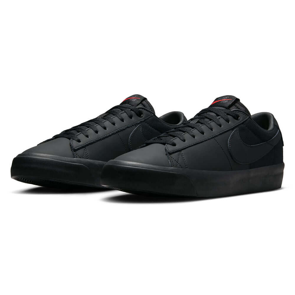 NIKE SB / ZOOM BLAZER LOW PRO GT ISO "TRIPLE BLACK" DR9099-001