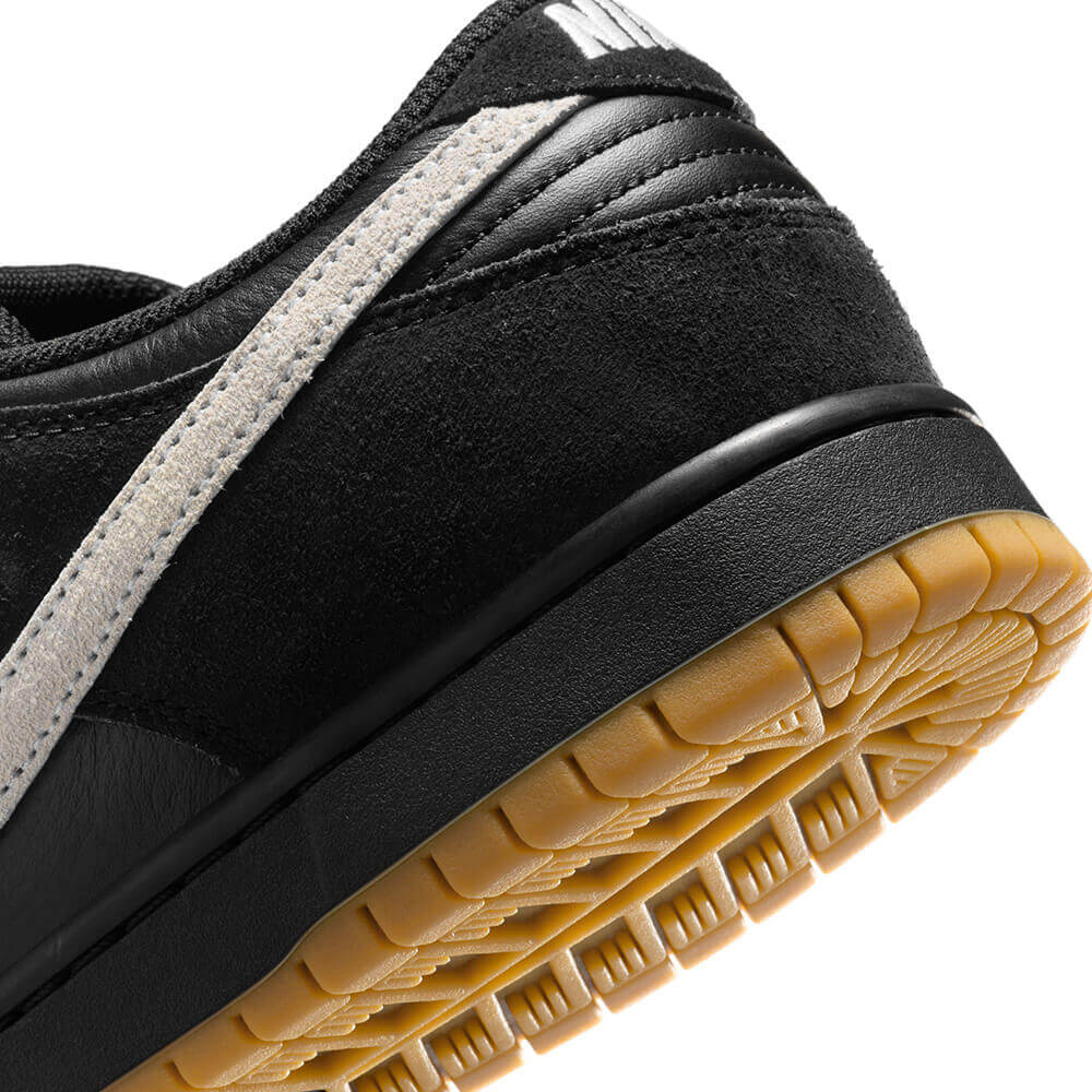 NIKE SB シューズ DUNK LOW PRO "BLACK / WHITE / GUM" HF3704-003 09