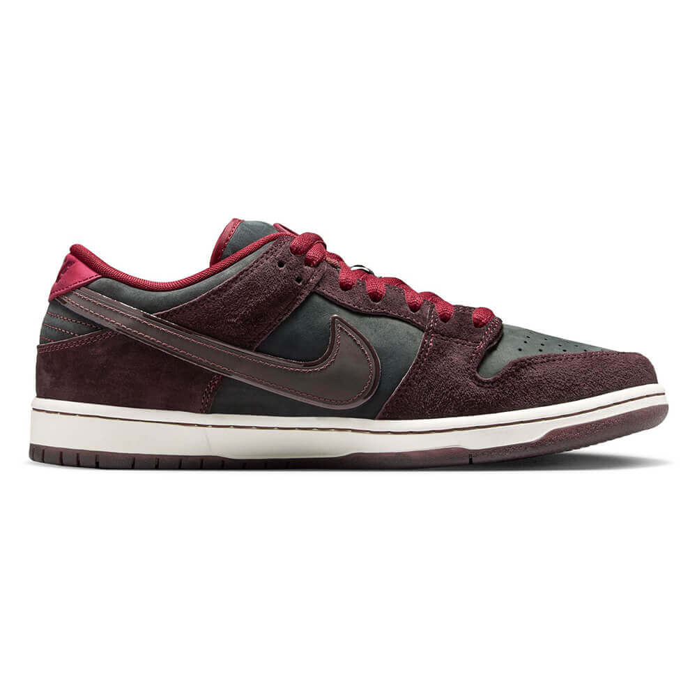 NIKE SB / DUNK LOW PRO QS x "RIOT SKATESHOP" 05