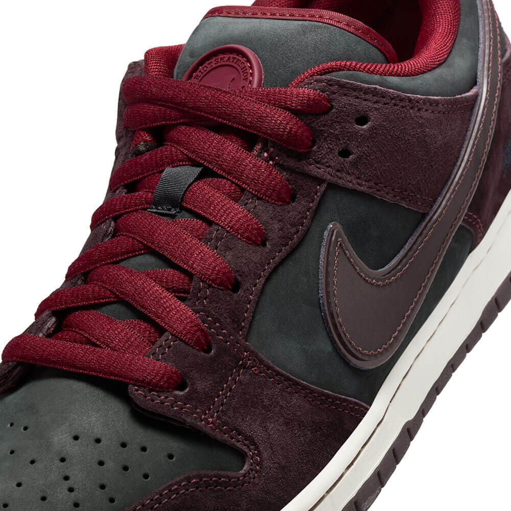 NIKE SB / DUNK LOW PRO QS x "RIOT SKATESHOP" 09